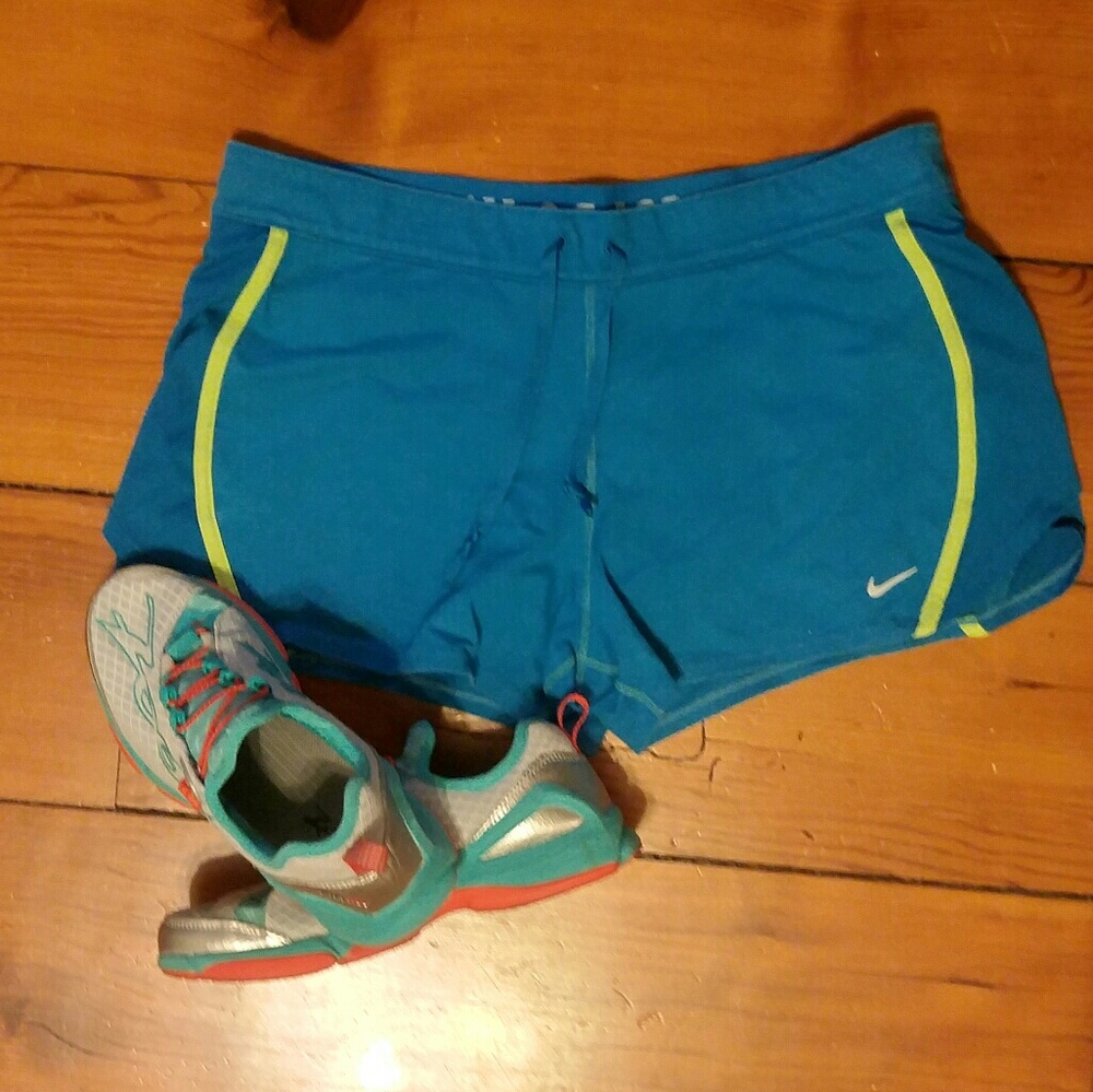 Nike FitDry Running shorts sz. L